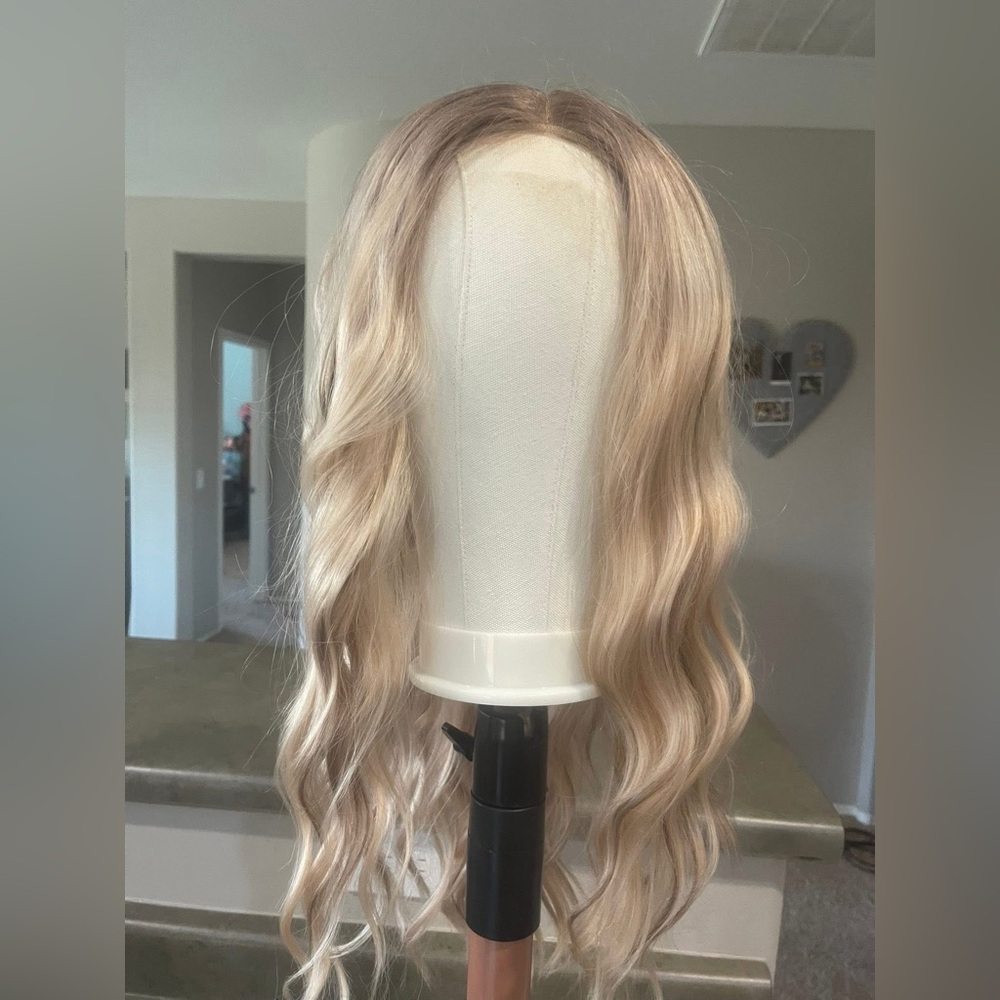 Blonde Wavy Women's Wig - Natural Light Blonde
